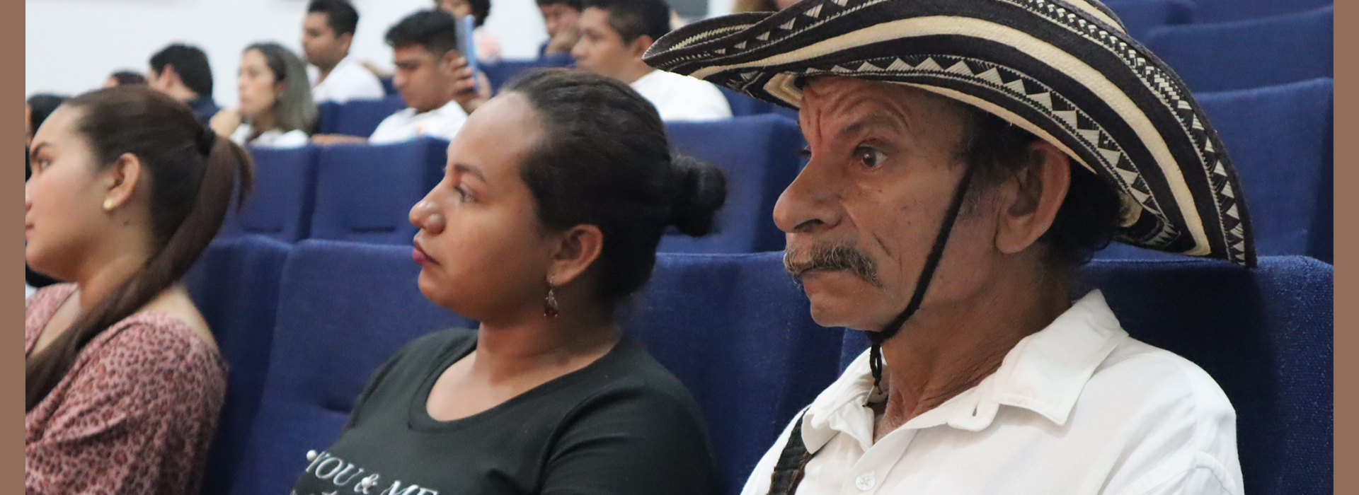 Hombres y mujeres que, con sus manos, tejen historias y dan vida a tradiciones ancestrales